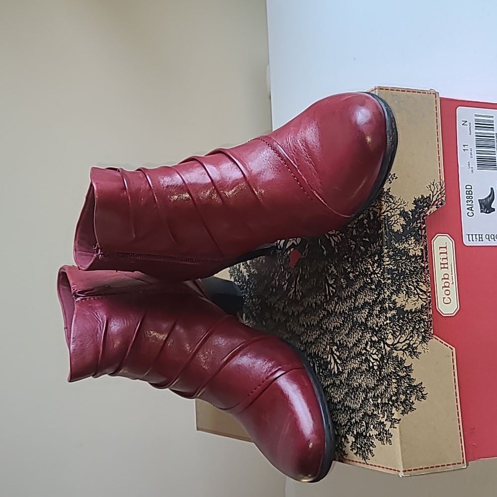 Cobb Hill (by New balance),size 11 N burgundy ankle boots.